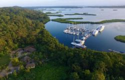 <b>Marina:</b> <br>Eco-friendly 100+ slips in 3 phases